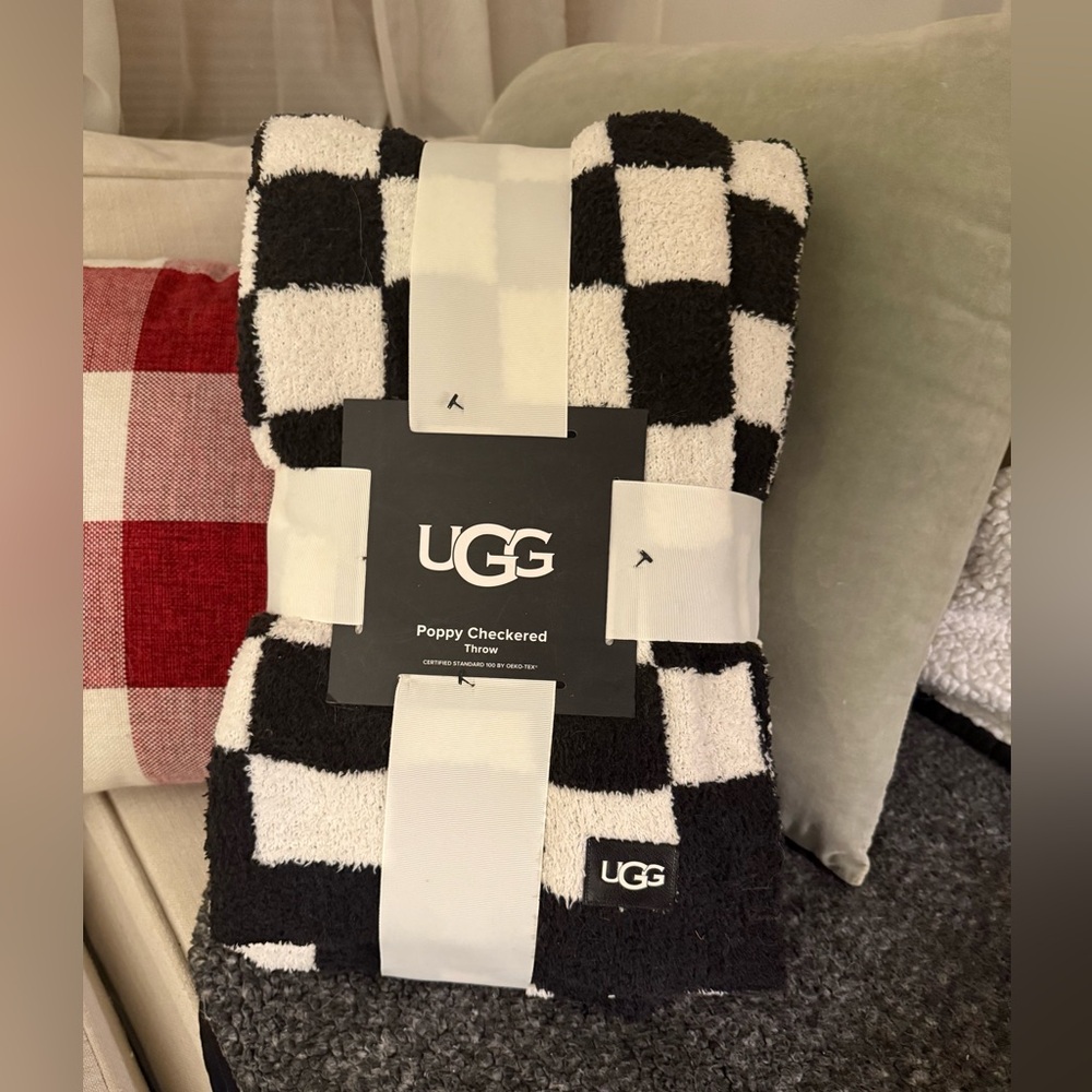 UGG Black and White Checkered Throw - Picture 2 of 3
